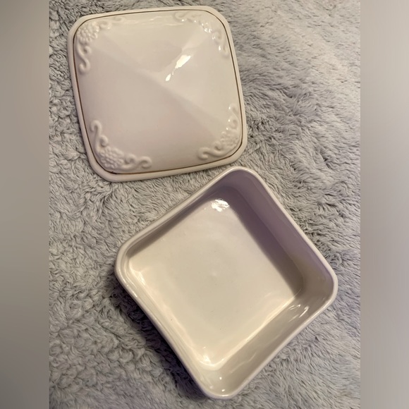 Vintage Small Ceramic Jewelry Trinket Box - Picture 3 of 4